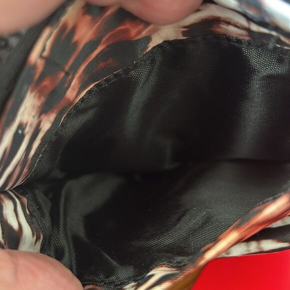 Tahari leopard print nylon crossbody bag - Picture 5 of 6